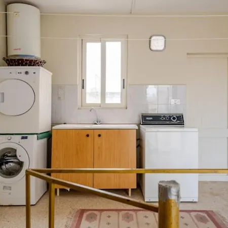 Santa Rita Of Majestic Townhouse Victoria