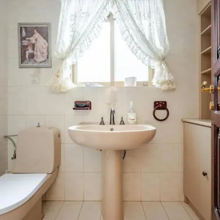 Santa Rita Of Majestic Townhouse Victoria