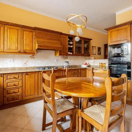 Santa Rita Of Majestic Townhouse * Victoria